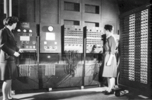 Two_women_operating_ENIAC